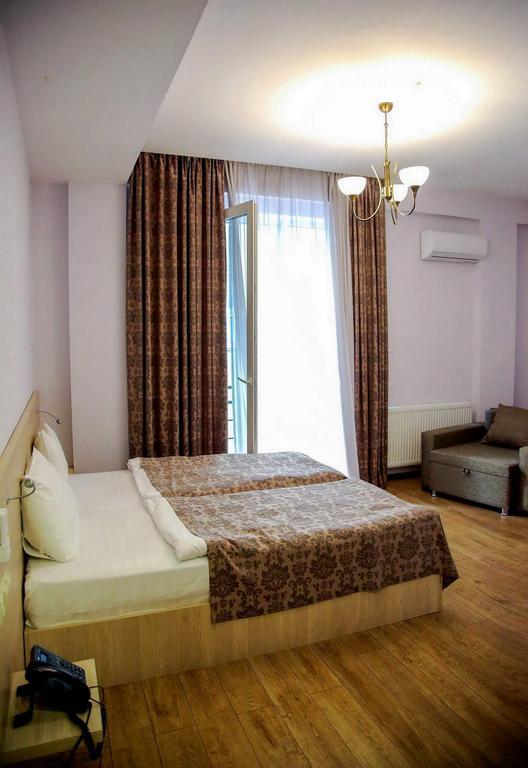 Hotel Feri Tiflis Exterior foto