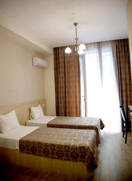 Hotel Feri Tiflis Exterior foto