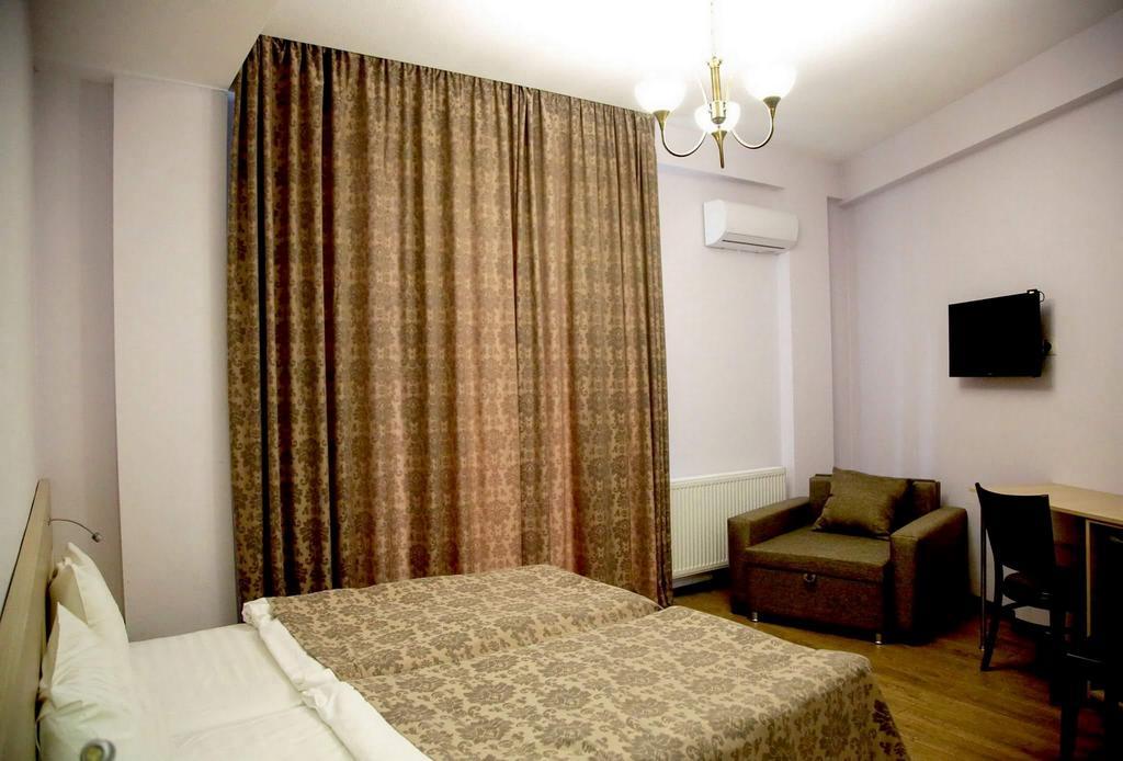 Hotel Feri Tiflis Exterior foto