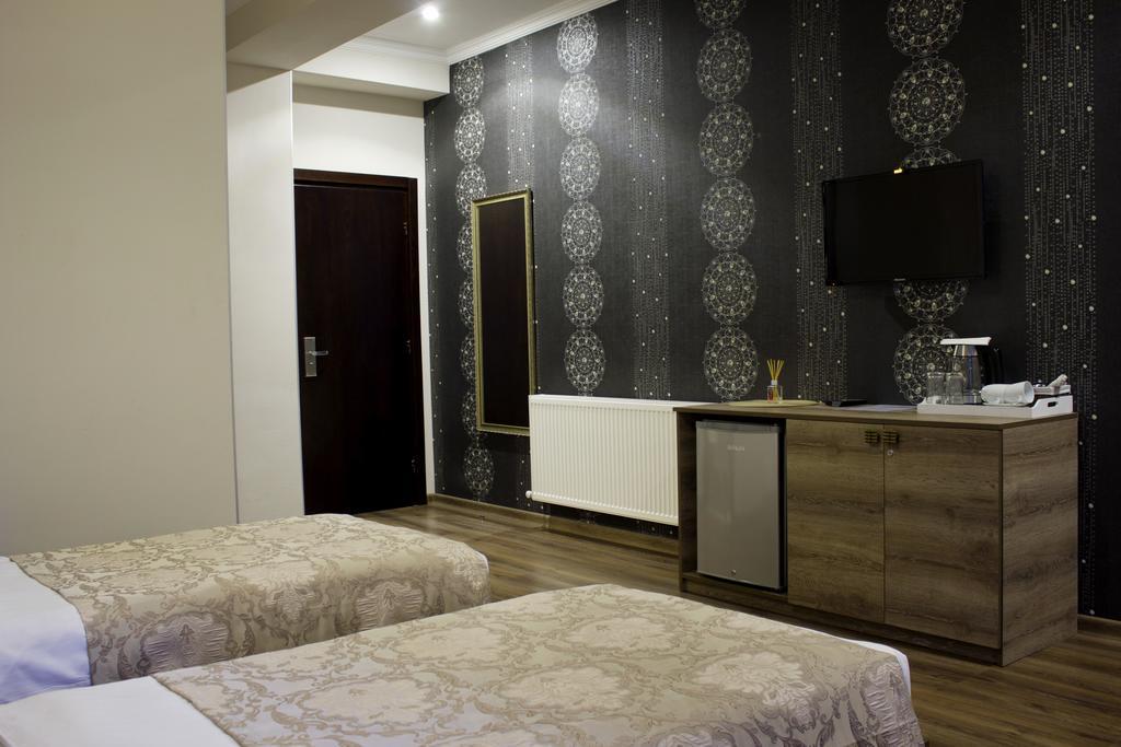 Hotel Feri Tiflis Exterior foto